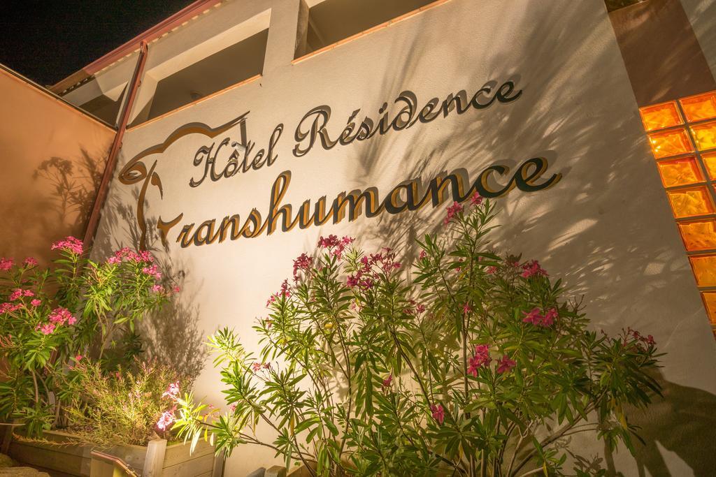 Hotel Et Residence De La Transhumance Saint-Martin-de-Crau Dış mekan fotoğraf