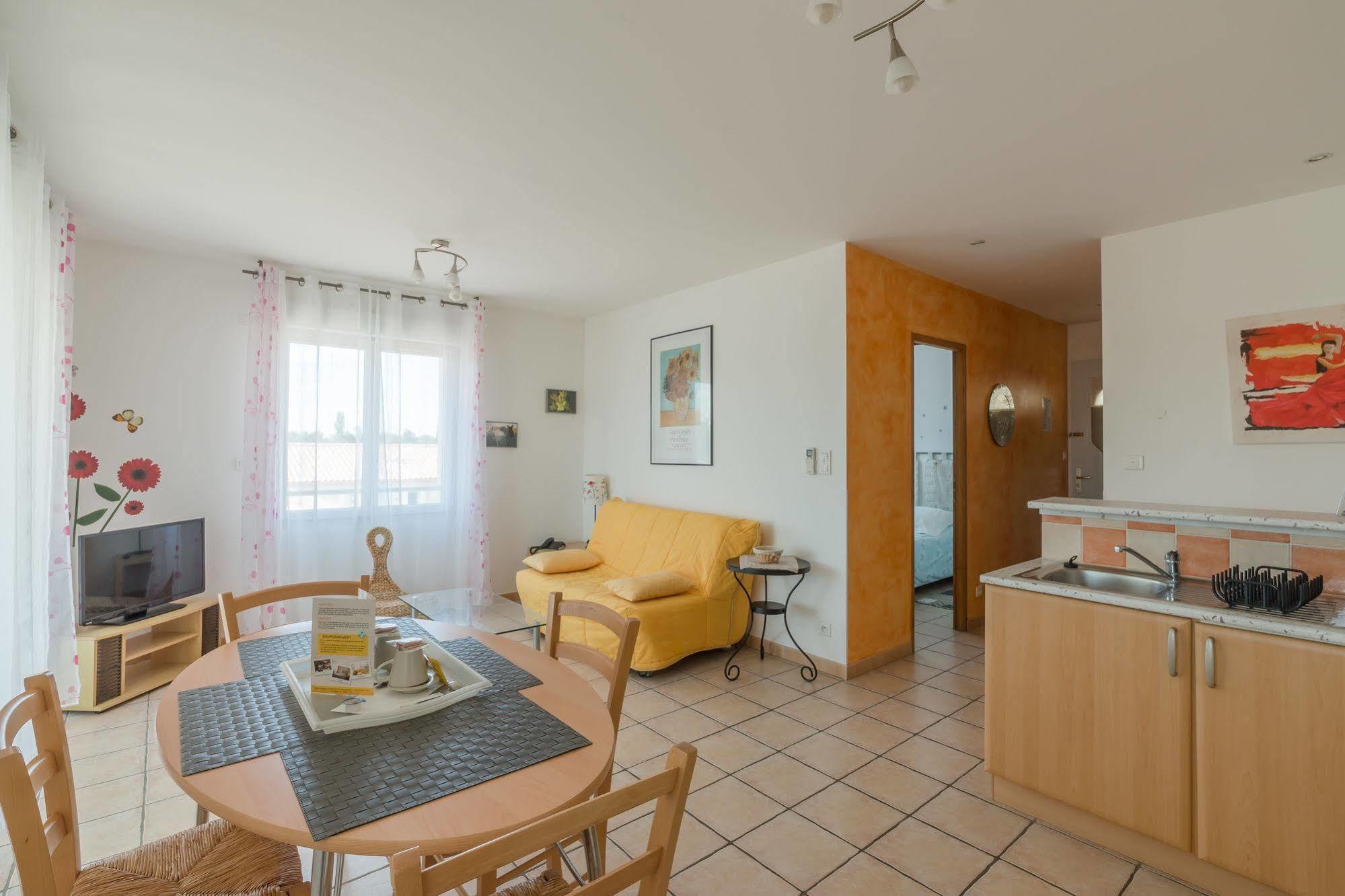 Hotel Et Residence De La Transhumance Saint-Martin-de-Crau Dış mekan fotoğraf