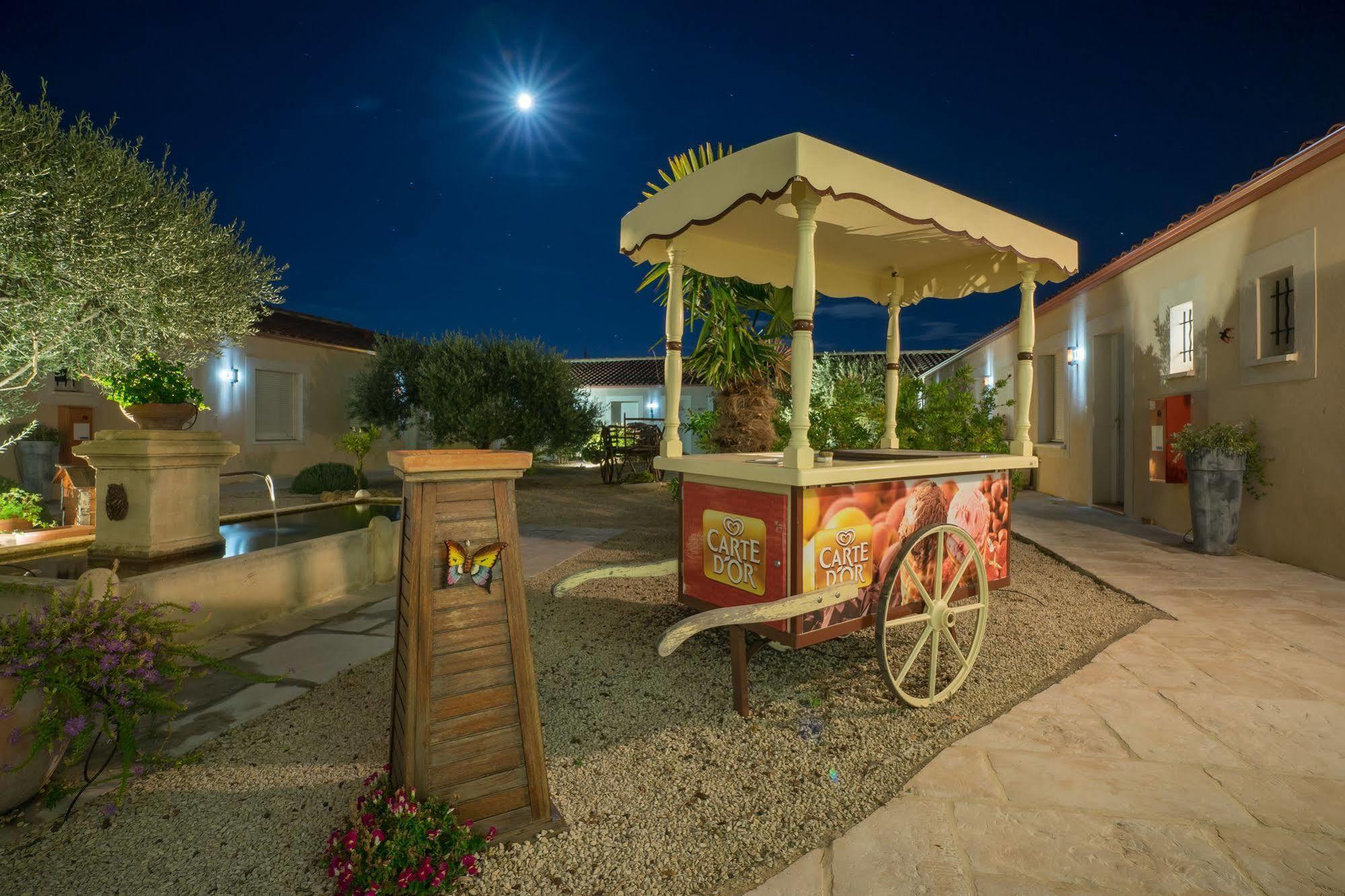 Hotel Et Residence De La Transhumance Saint-Martin-de-Crau Dış mekan fotoğraf